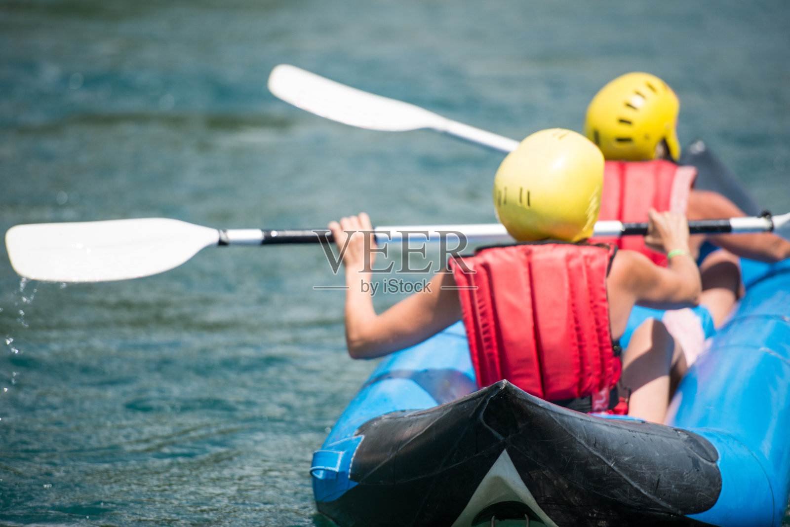 一小群人漂流照片摄影图片