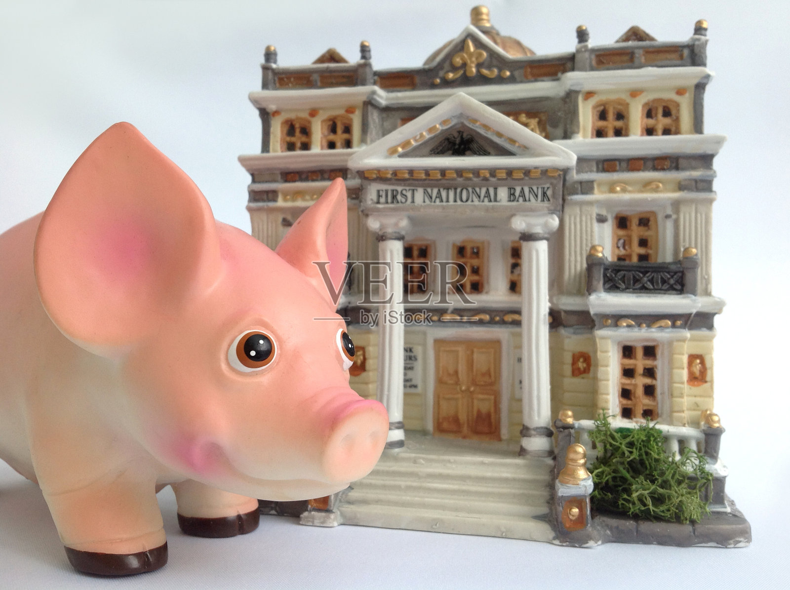 一个模型银行和一个存钱罐的图像照片摄影图片