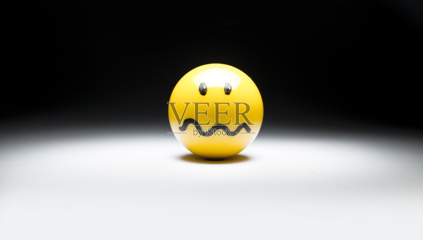 不舒服的表情符号emoji照片摄影图片