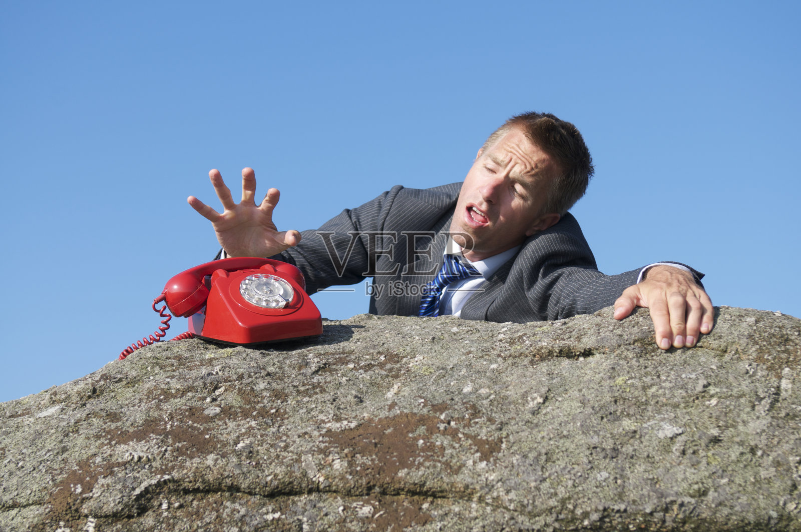 商人从克里夫那里拨打了紧急电话照片摄影图片