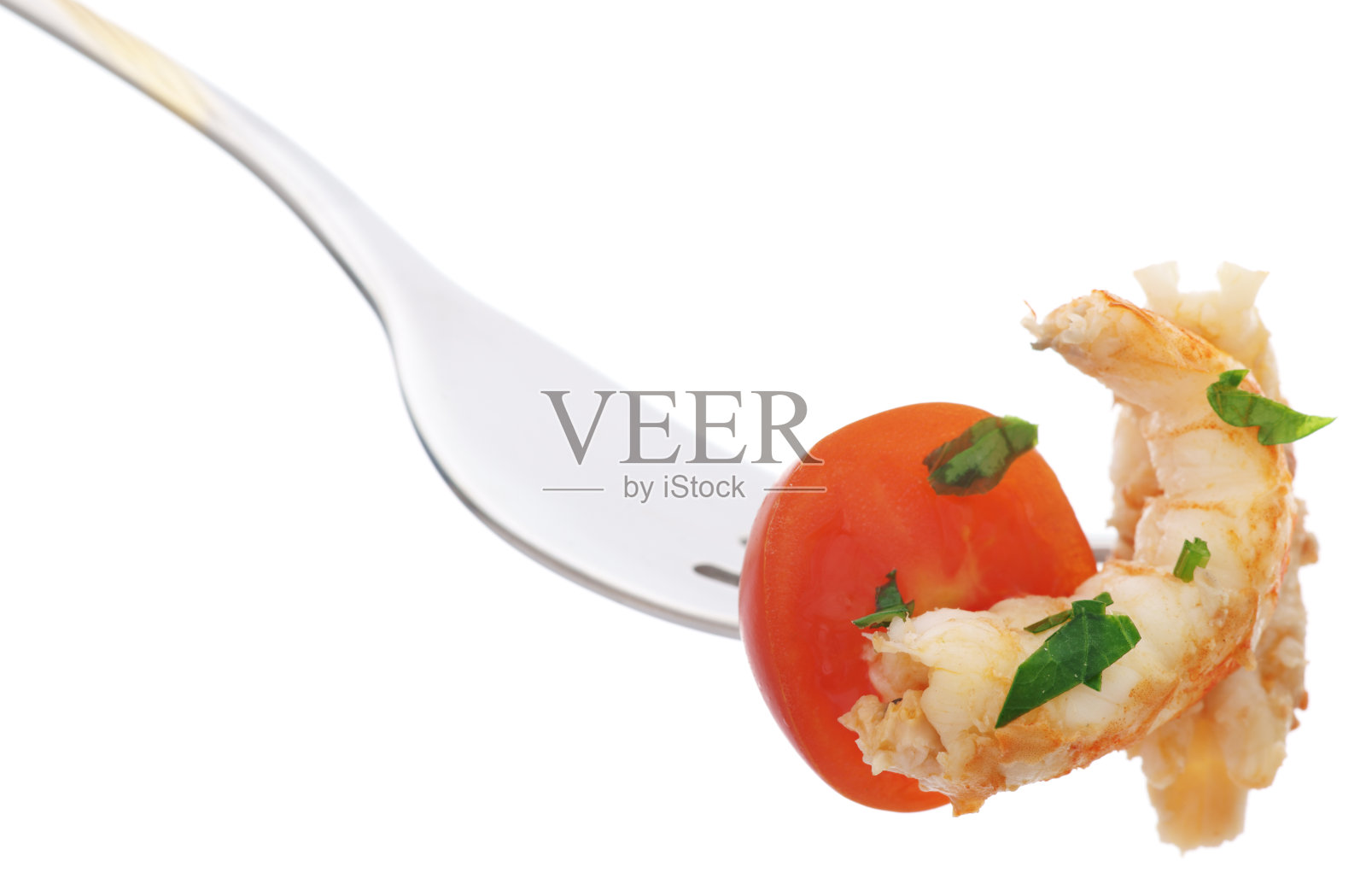 虾与番茄和欧芹在叉孤立照片摄影图片