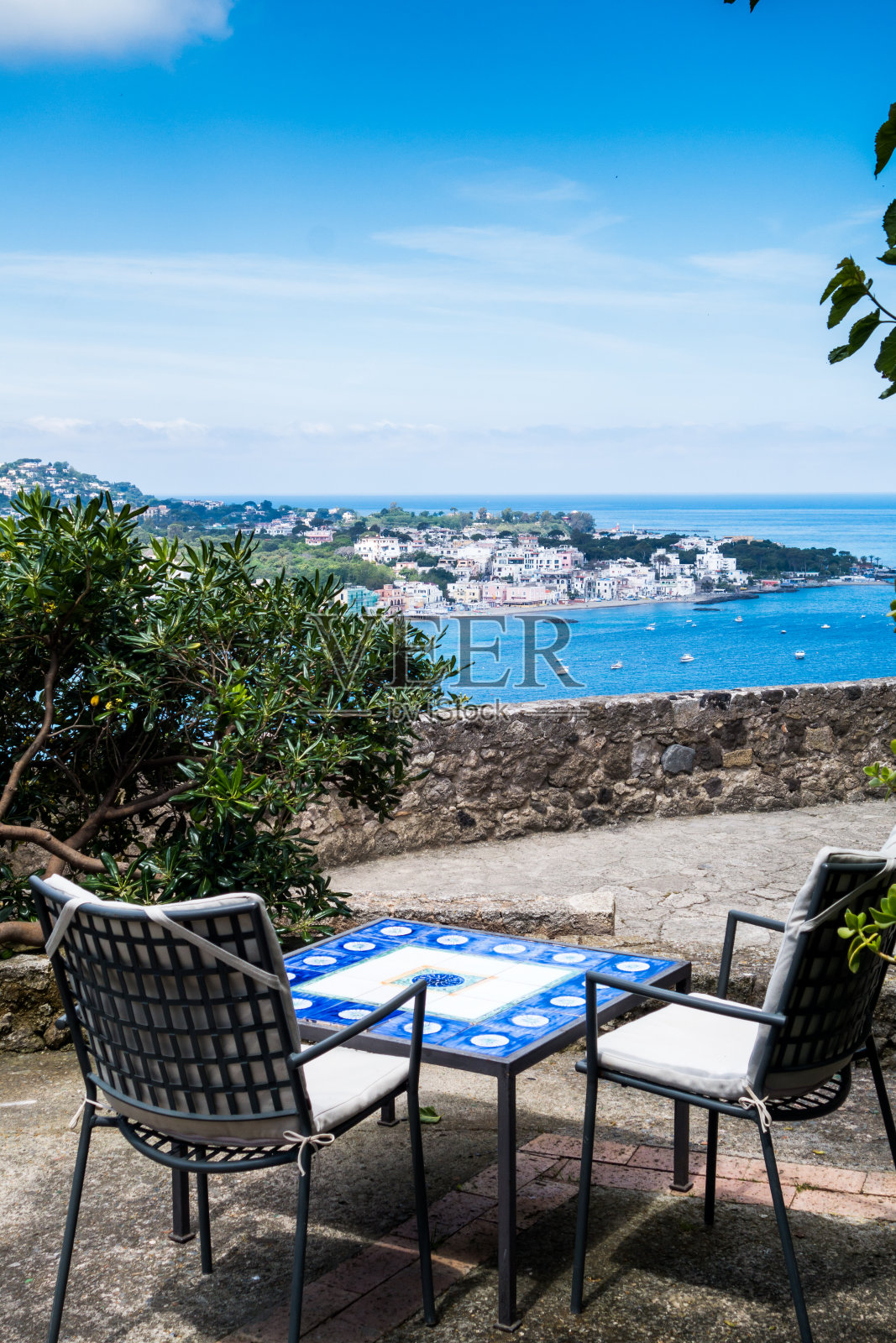 在露台上放松照片摄影图片