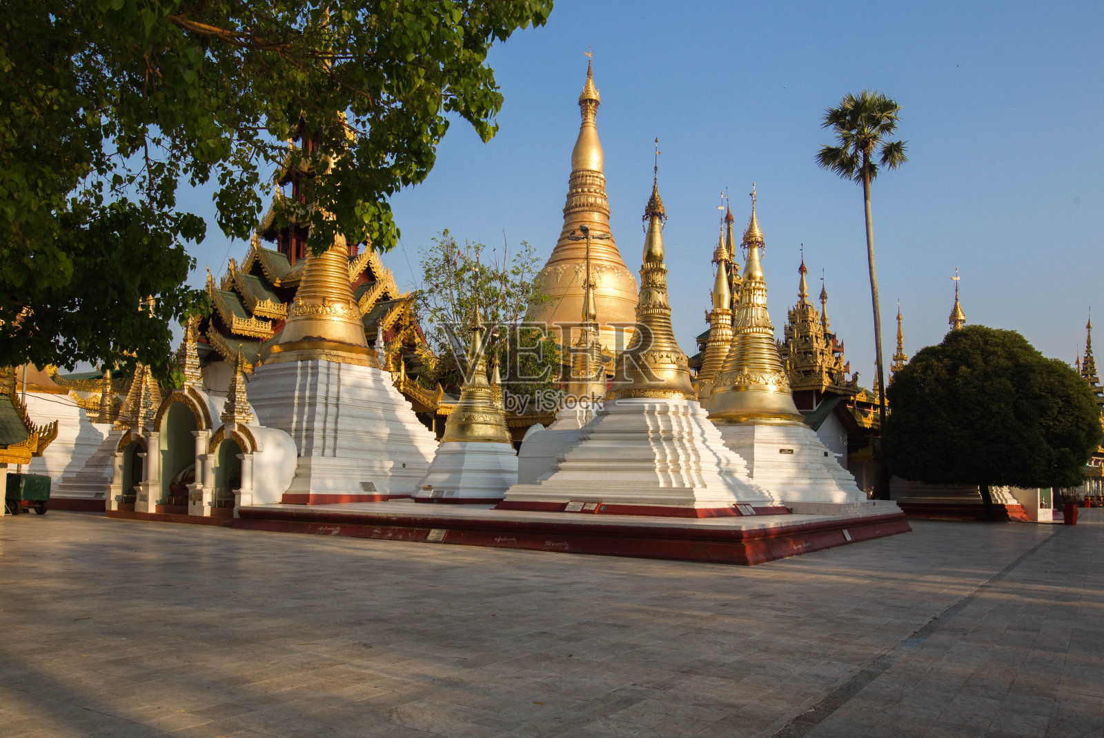 仰光大金塔或金塔,缅甸。照片摄影图片