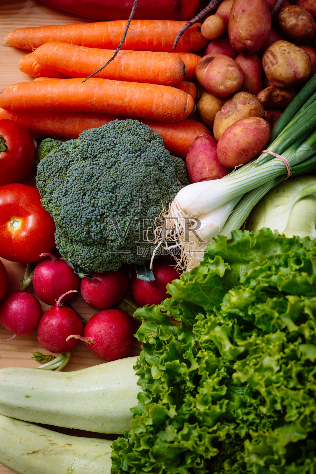 市场上的有机蔬菜标价更高照片摄影图片