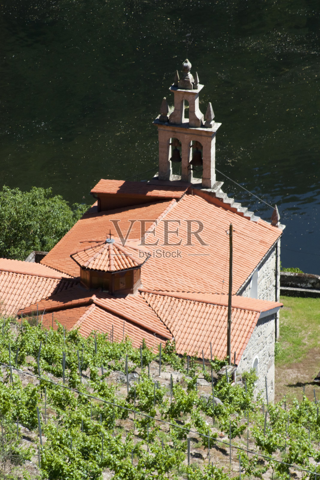 西班牙加利西亚的利贝拉萨克拉地区的比勒萨村教堂。照片摄影图片