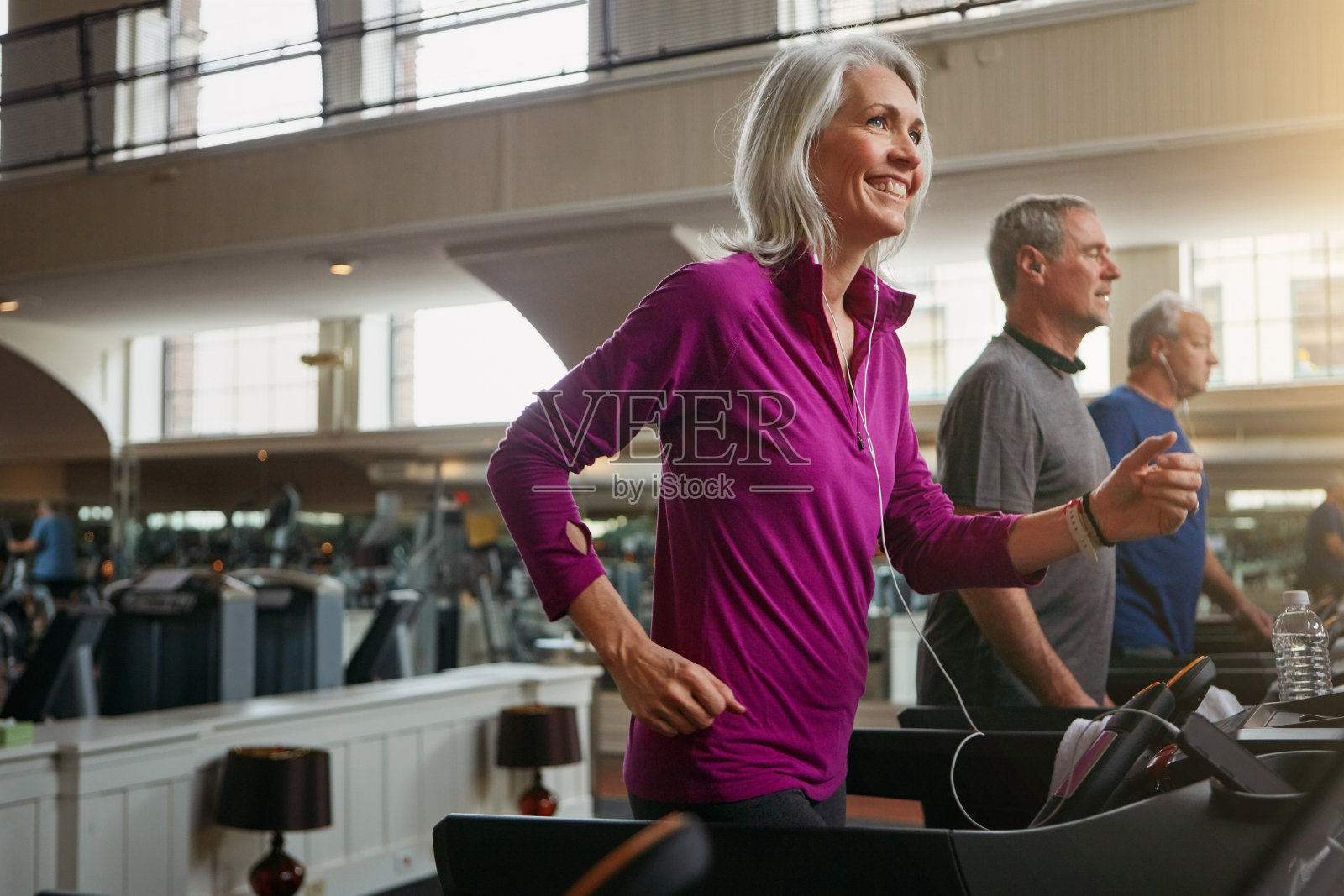 为了保持健康,你需要保持活跃照片摄影图片