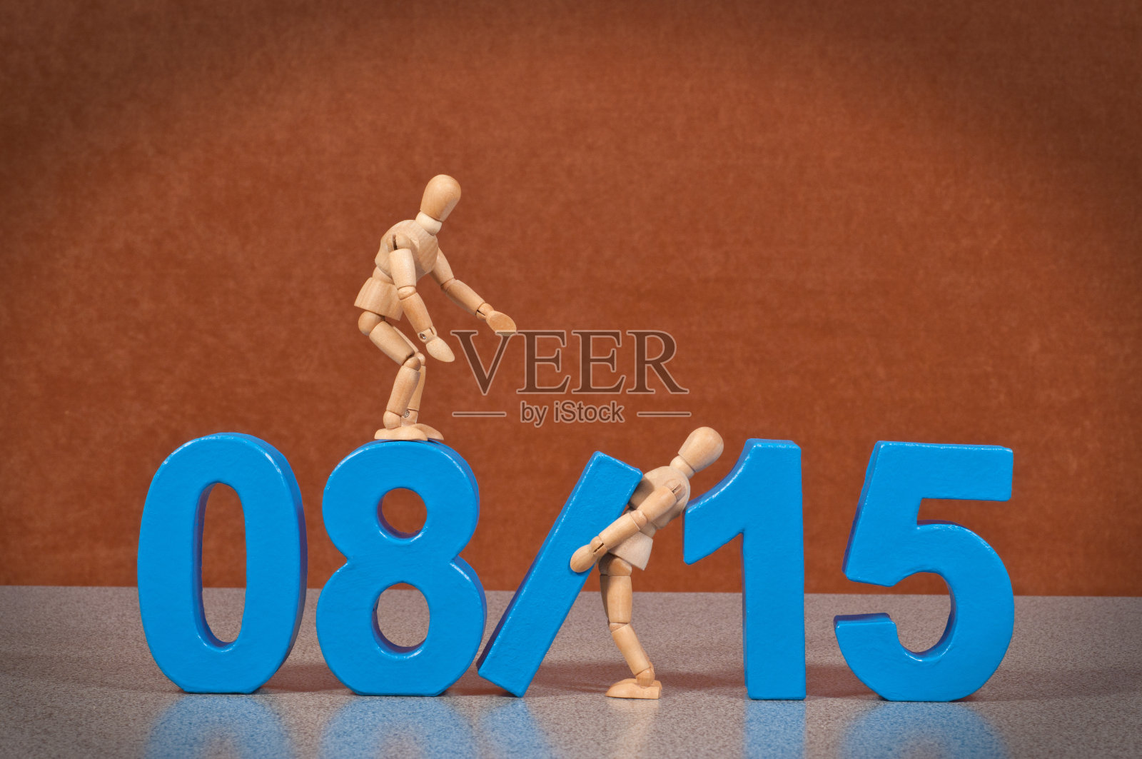 08/15 -木制人体模型演示这个词照片摄影图片