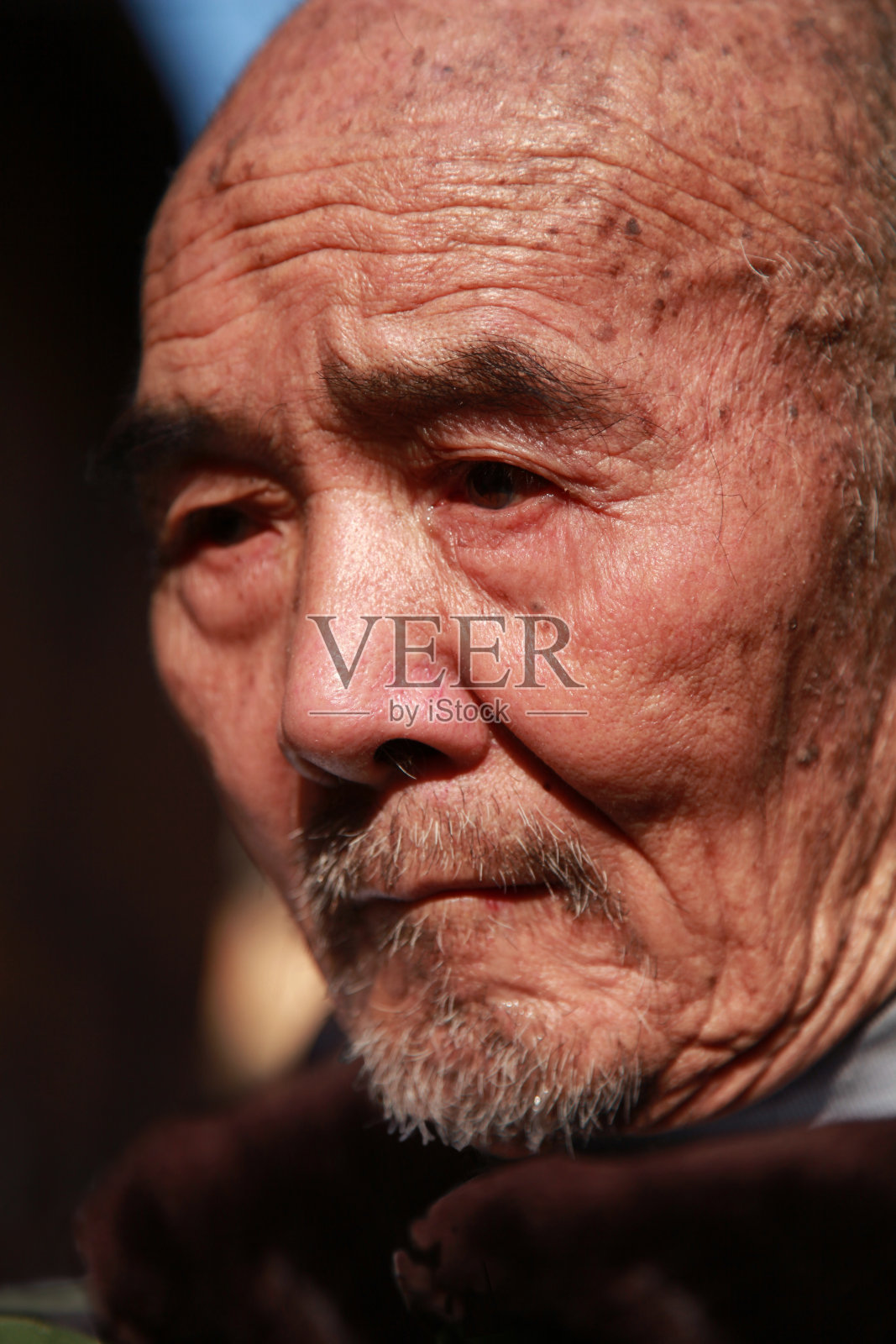 年长的亚洲男人照片摄影图片