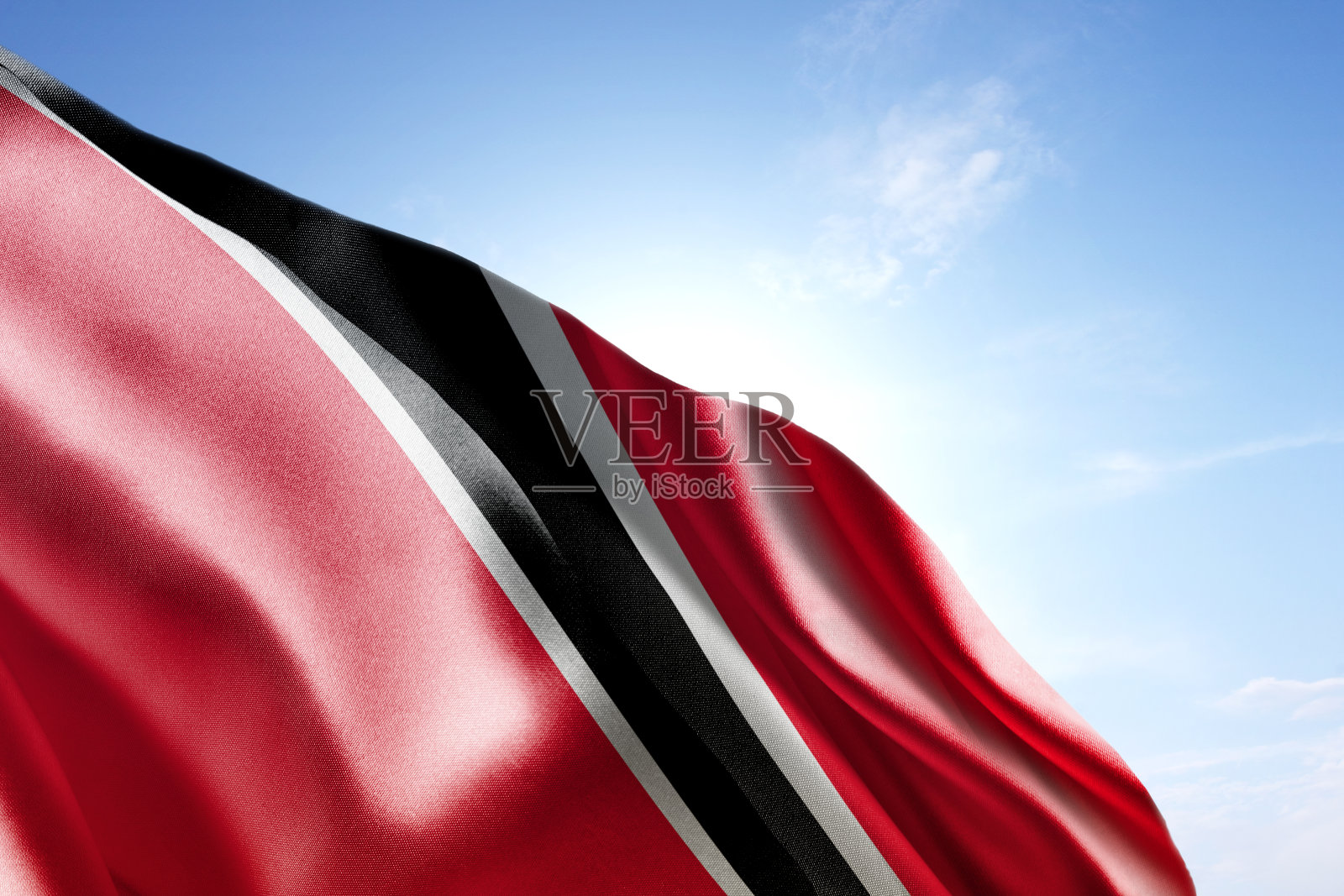 特立尼达和多巴哥的旗帜在风中飘扬照片摄影图片