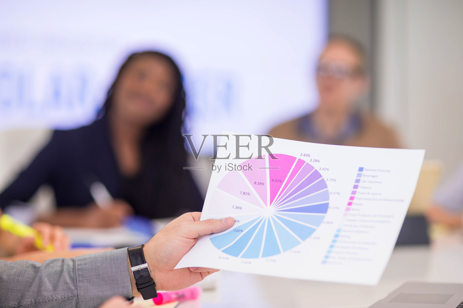 近距离图片的手持有一个图形期间照片摄影图片