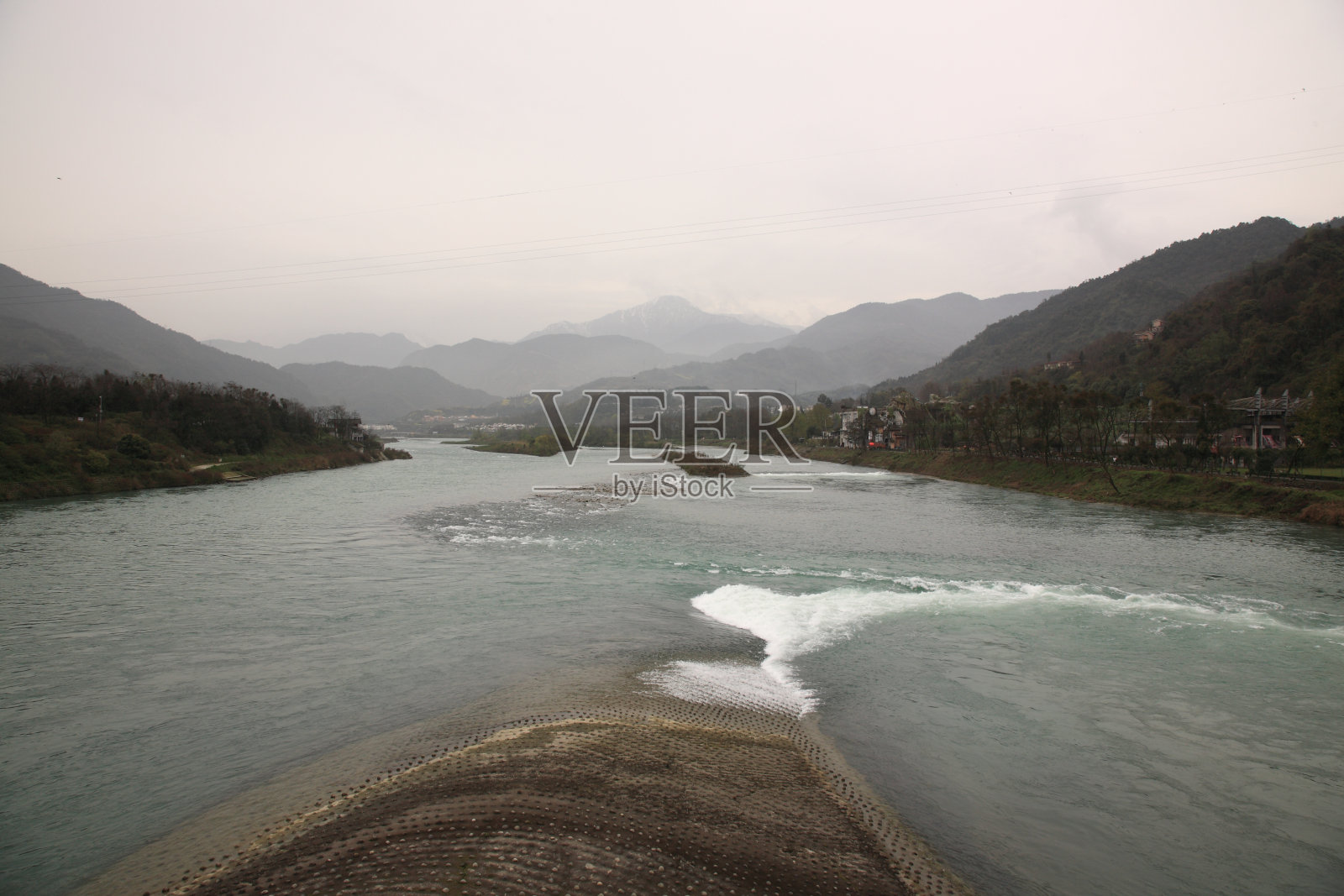 Yuzui (鱼嘴) of Dujiangyan (都江堰) irrigation system, Sichuan, China照片摄影图片