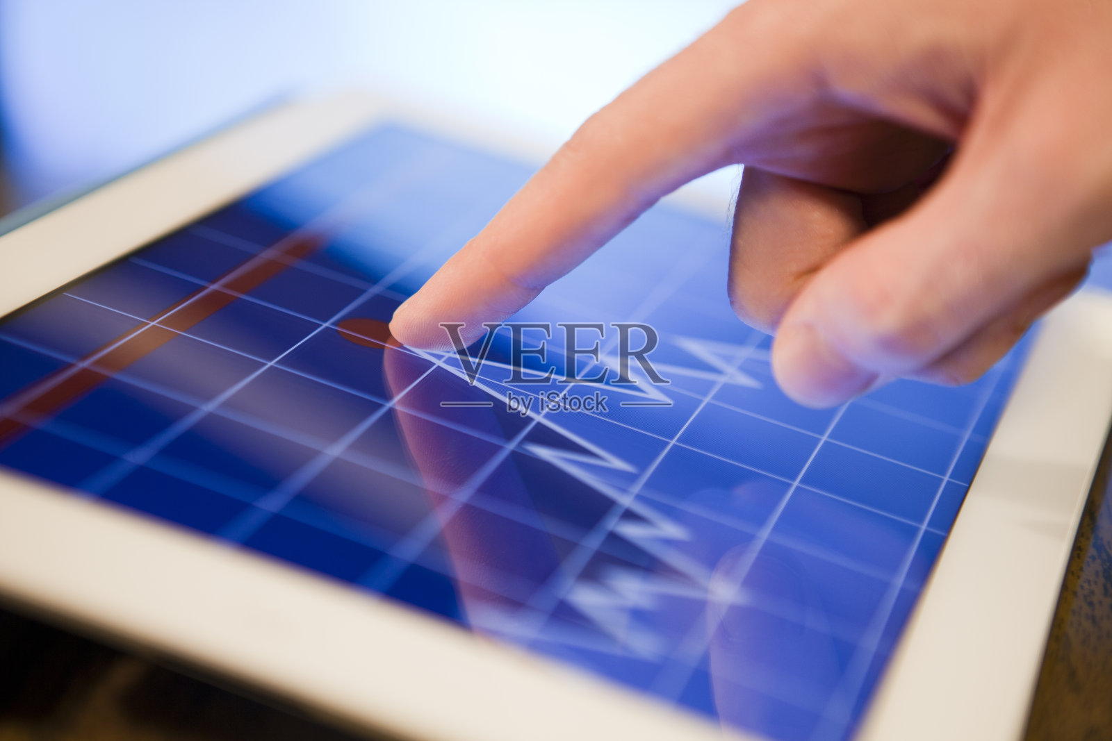 平板电脑上的证券交易所照片摄影图片