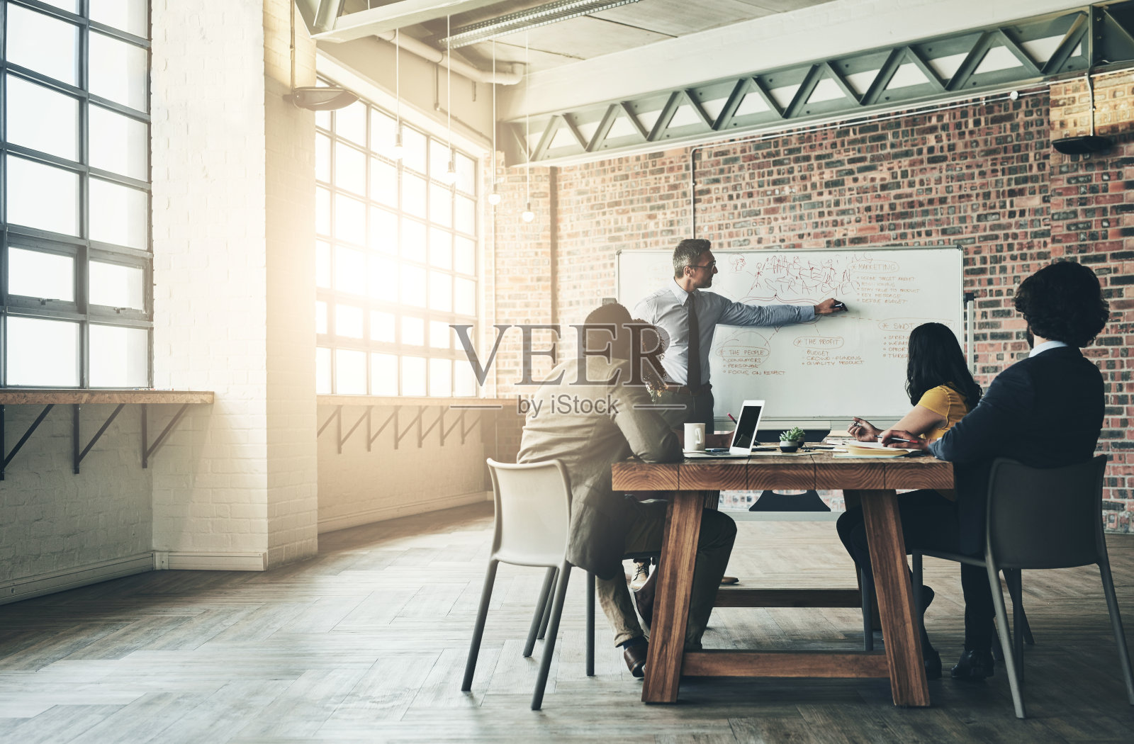 行动是他们成功的关键照片摄影图片