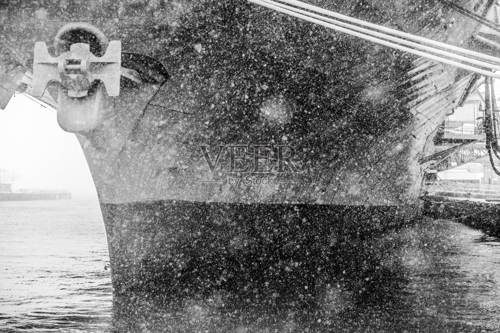 军船被雪淹没照片摄影图片