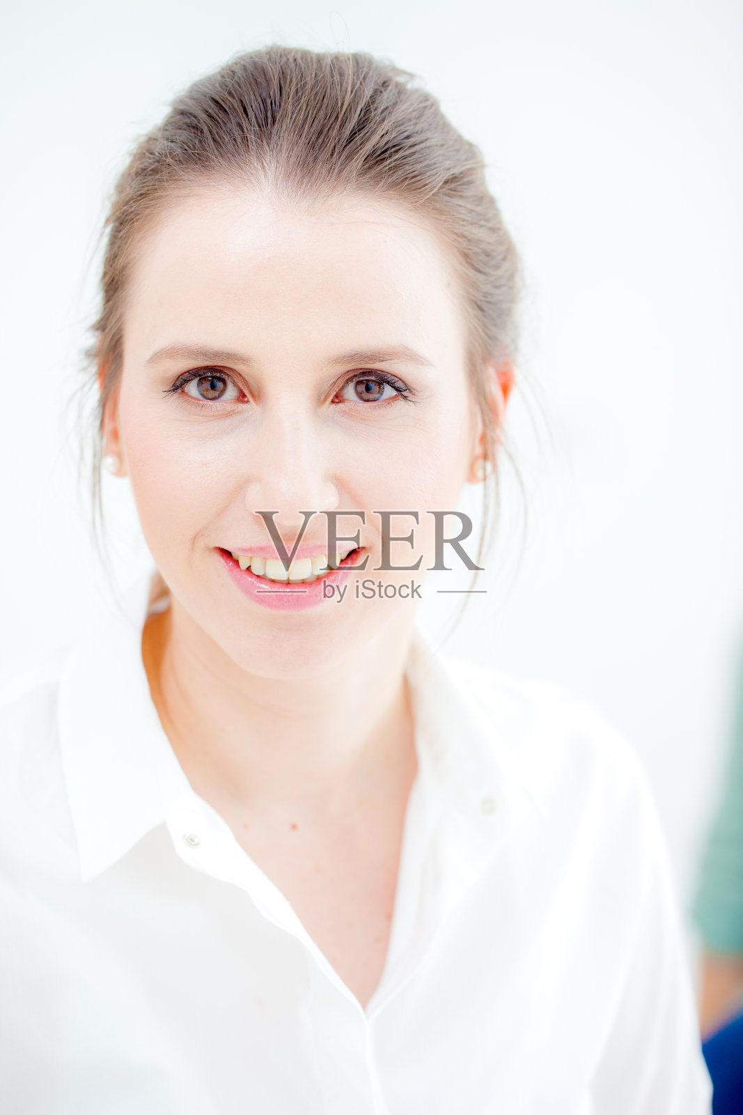 女医生肖像在她的私人诊所照片摄影图片