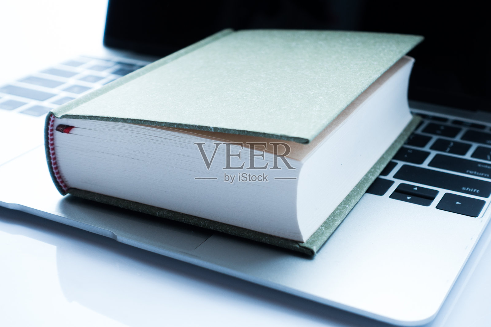 书和笔记本照片摄影图片