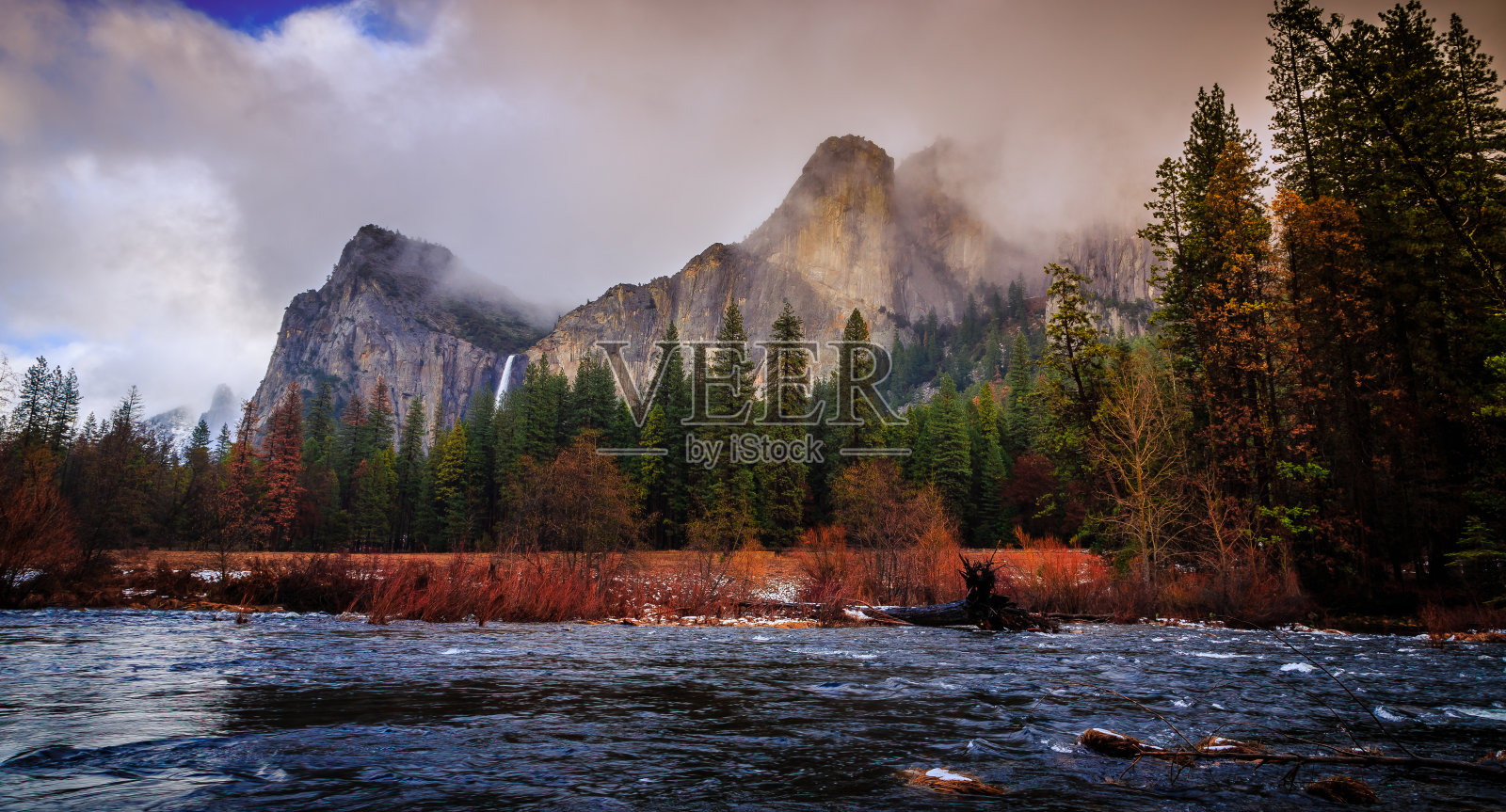 约塞米蒂山谷的云照片摄影图片
