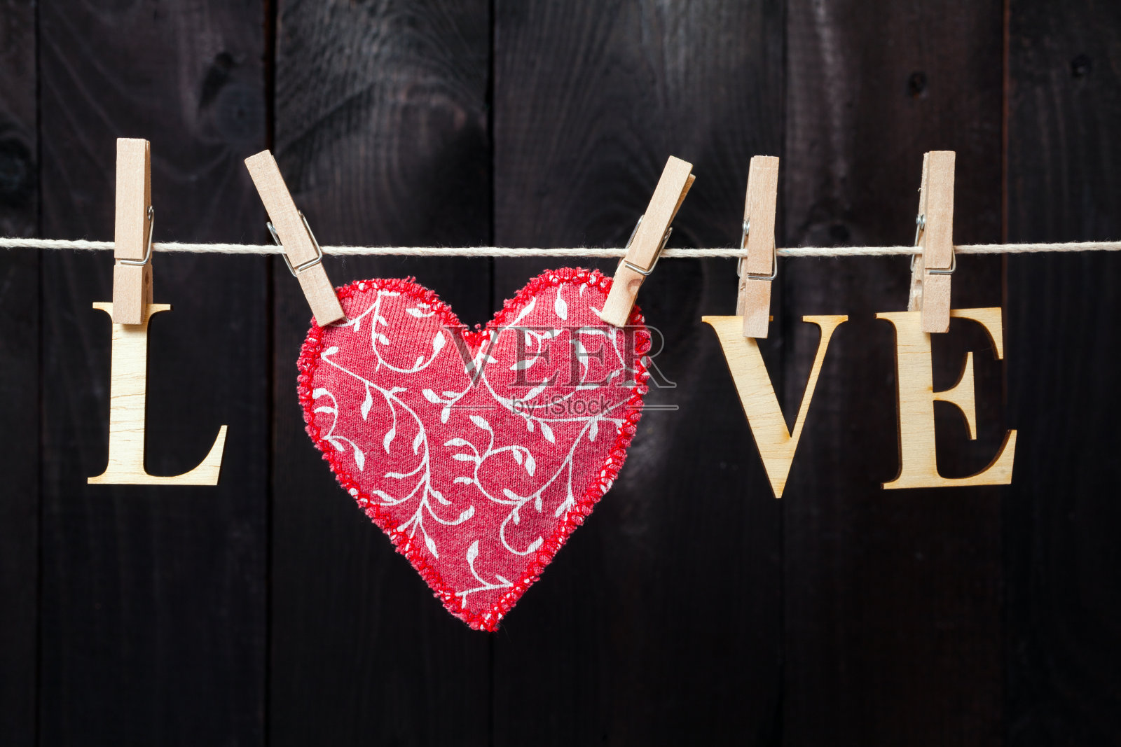 “爱”这个词照片摄影图片