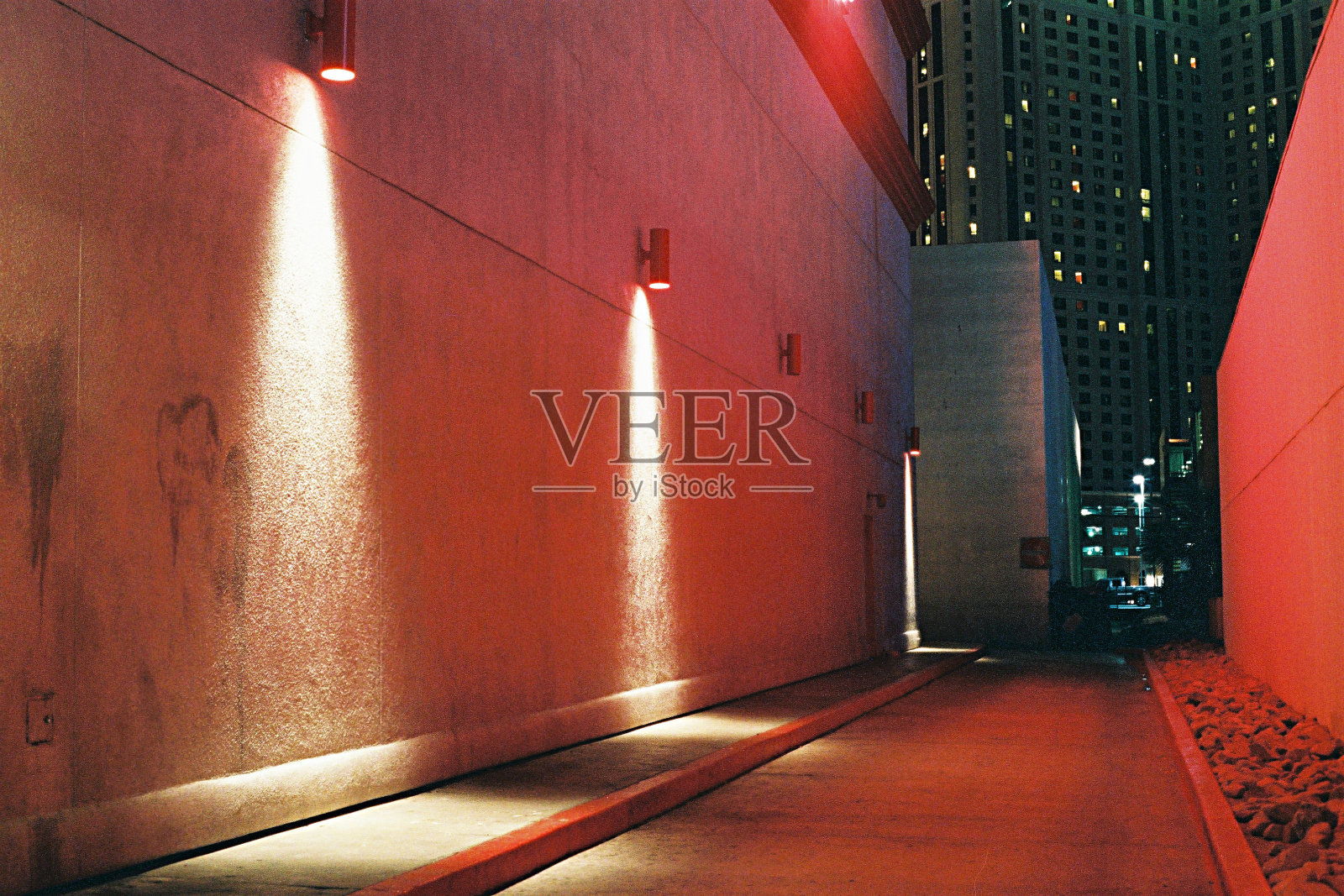 夜晚的后巷照片摄影图片