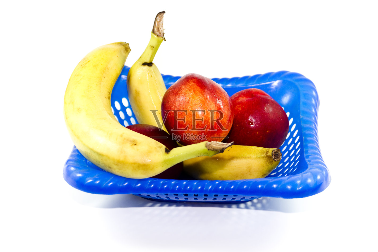 篮子里的新鲜油桃和香蕉照片摄影图片