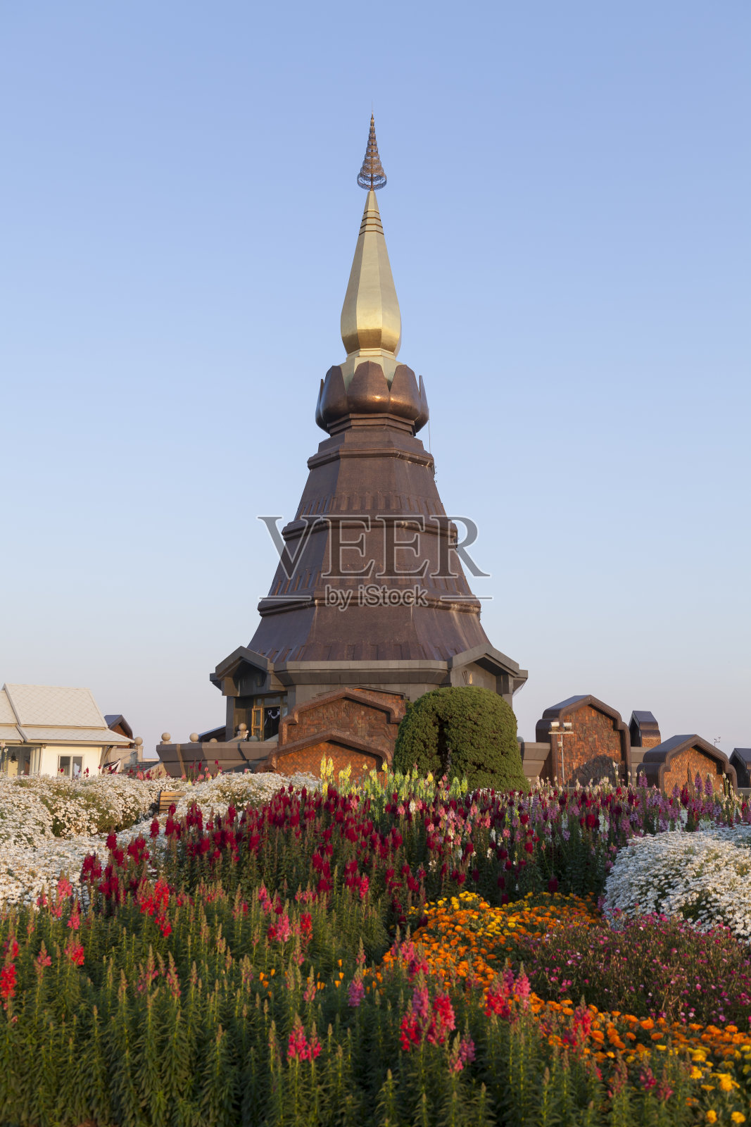 泰国清迈,国王和王后切迪在土居因他农山顶照片摄影图片