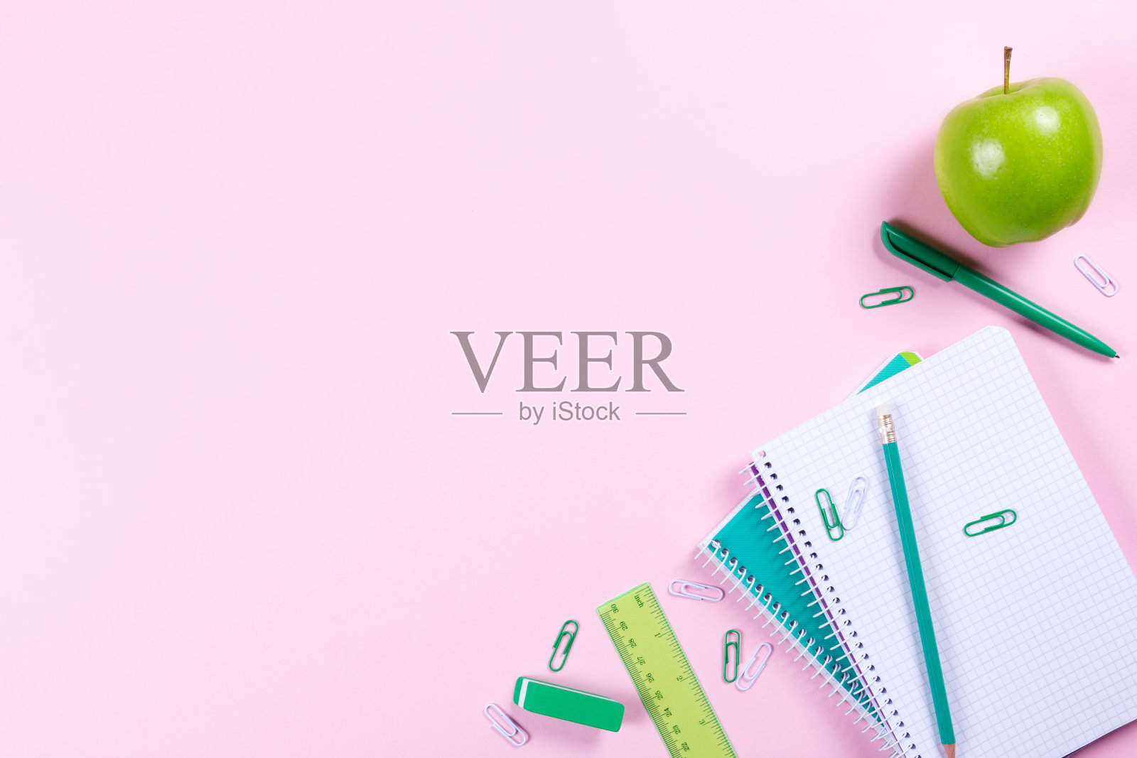 学校文具粉红色的背景和copyspace照片摄影图片