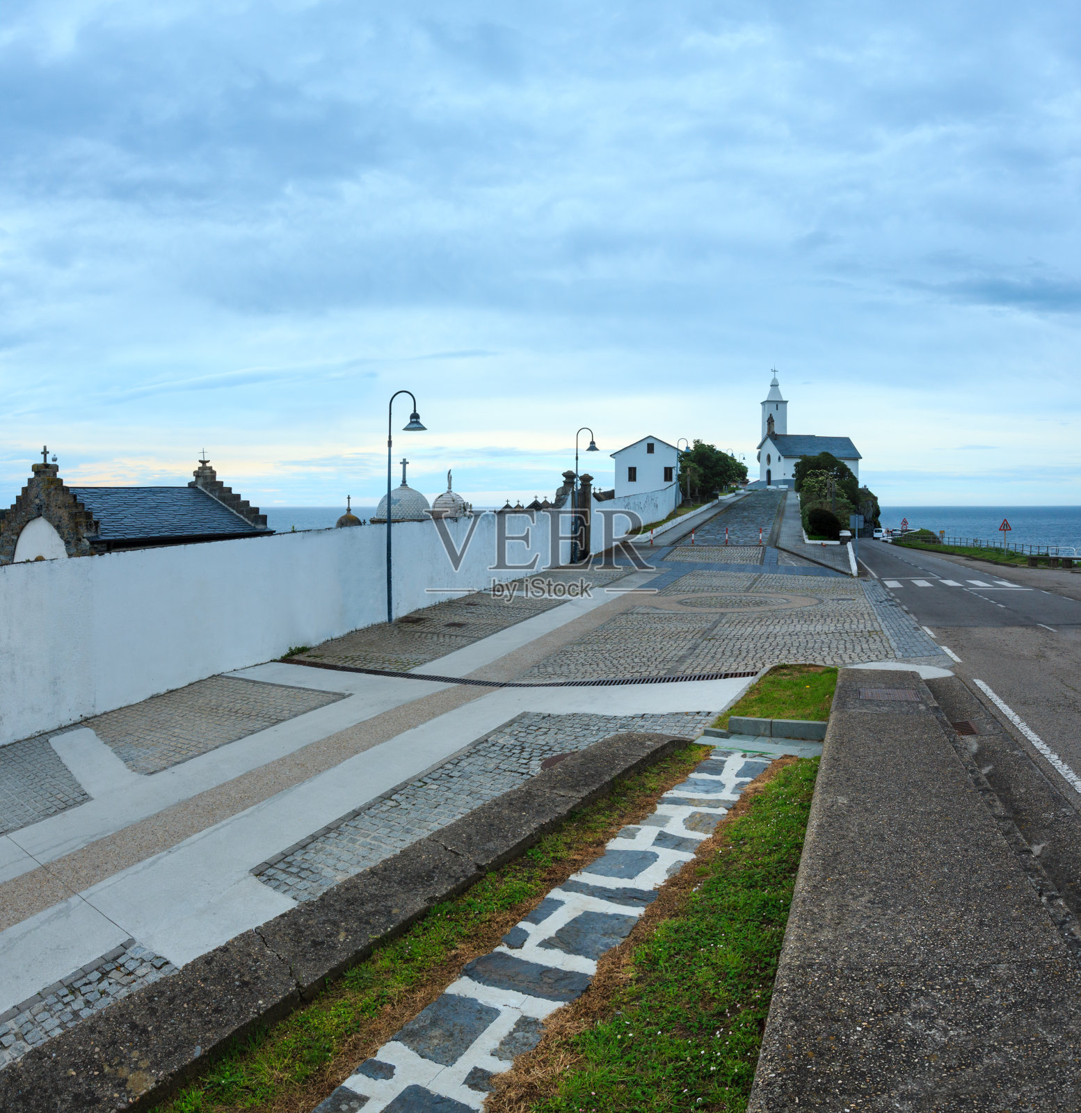西班牙阿斯图里亚斯的卢阿尔卡教堂照片摄影图片