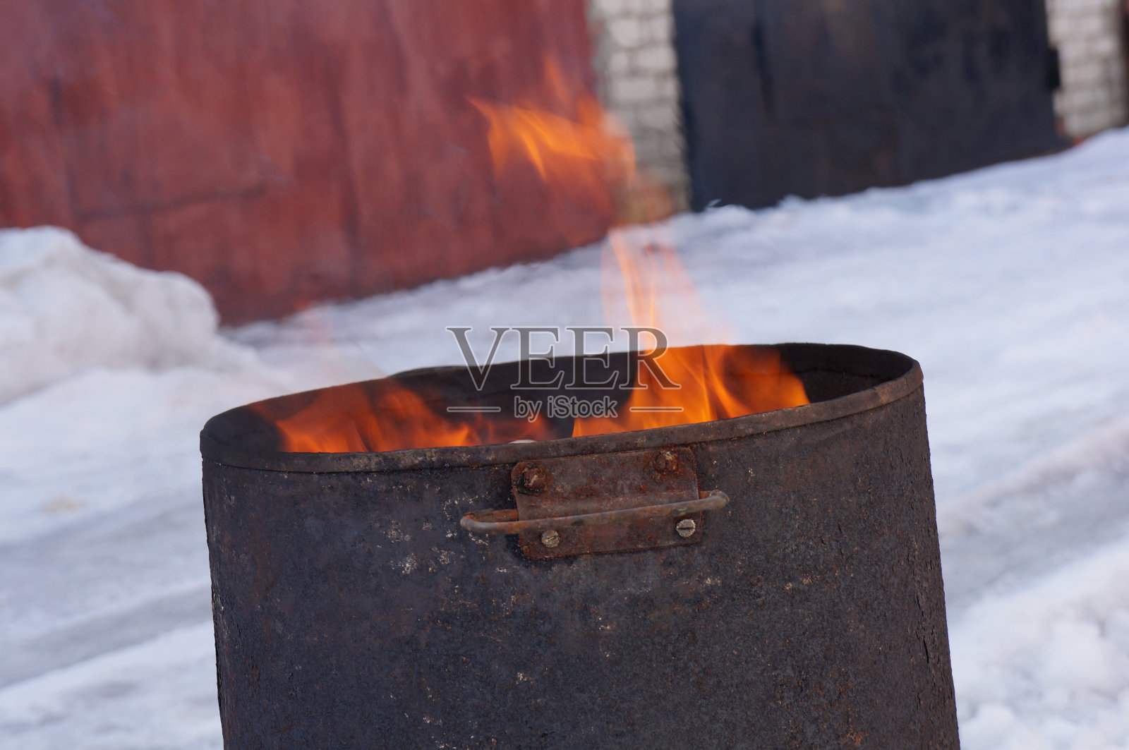 缸内起火照片摄影图片