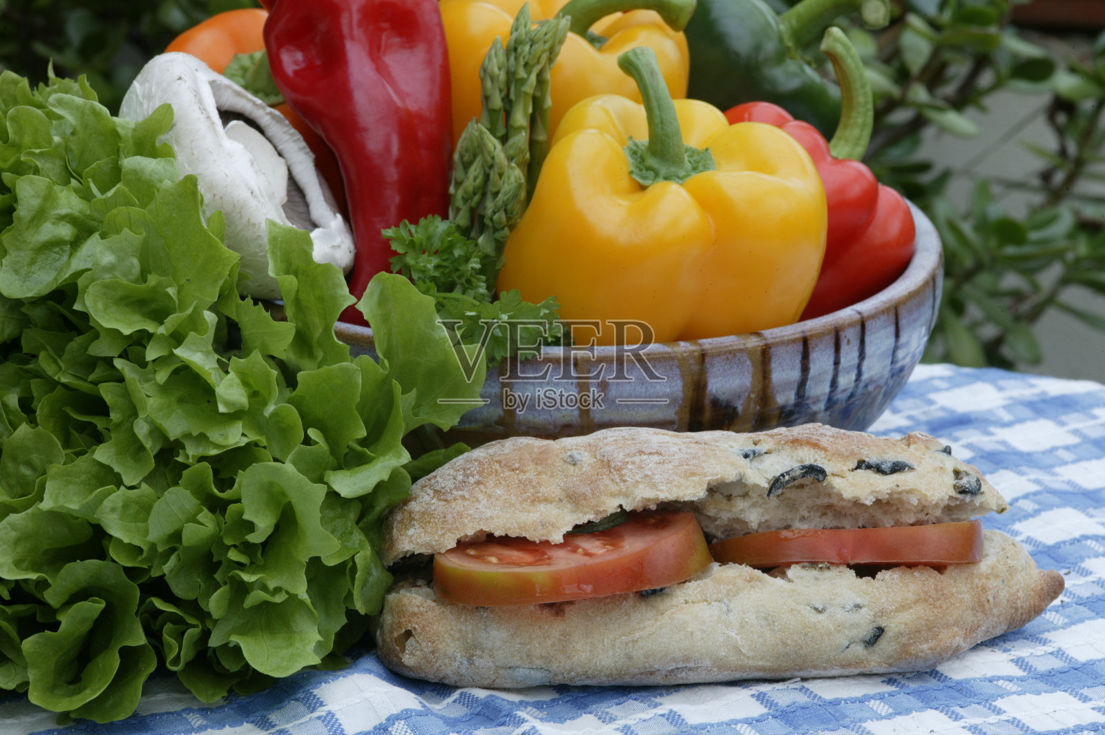 辣椒和Ciabata照片摄影图片