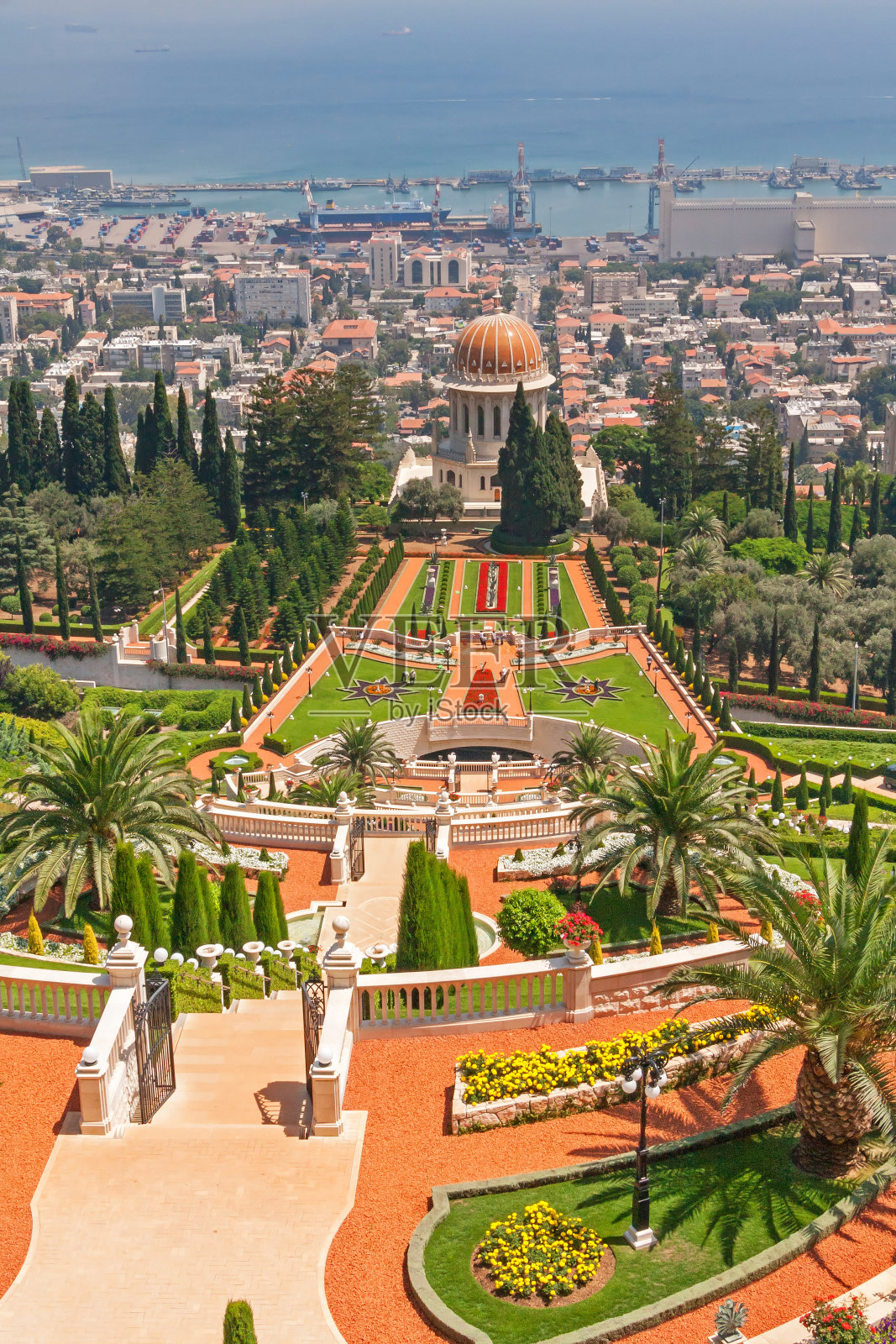 巴哈花园梯田与巴布神殿对港口背景照片摄影图片