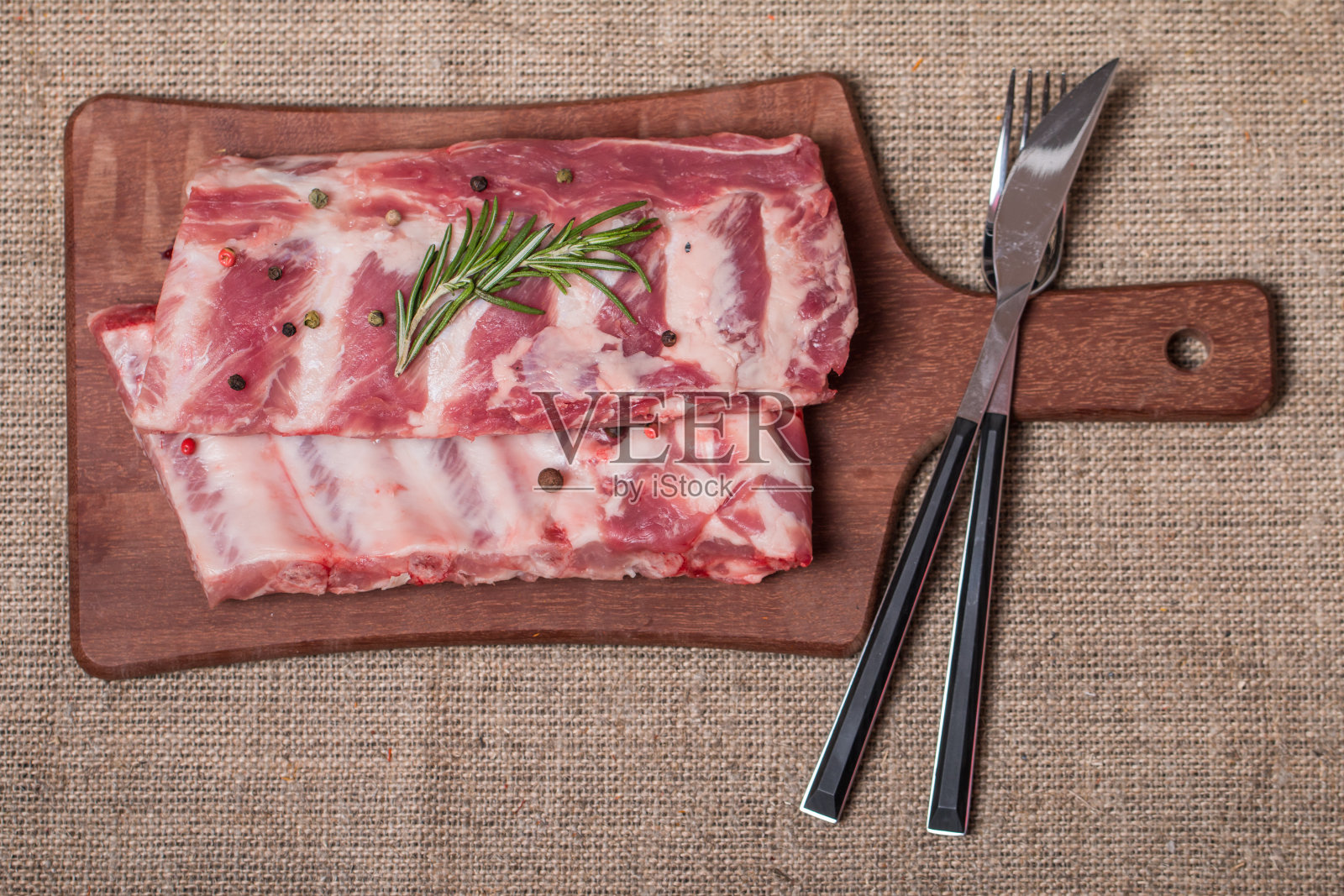 新鲜的排骨,肉加蒜香多香照片摄影图片