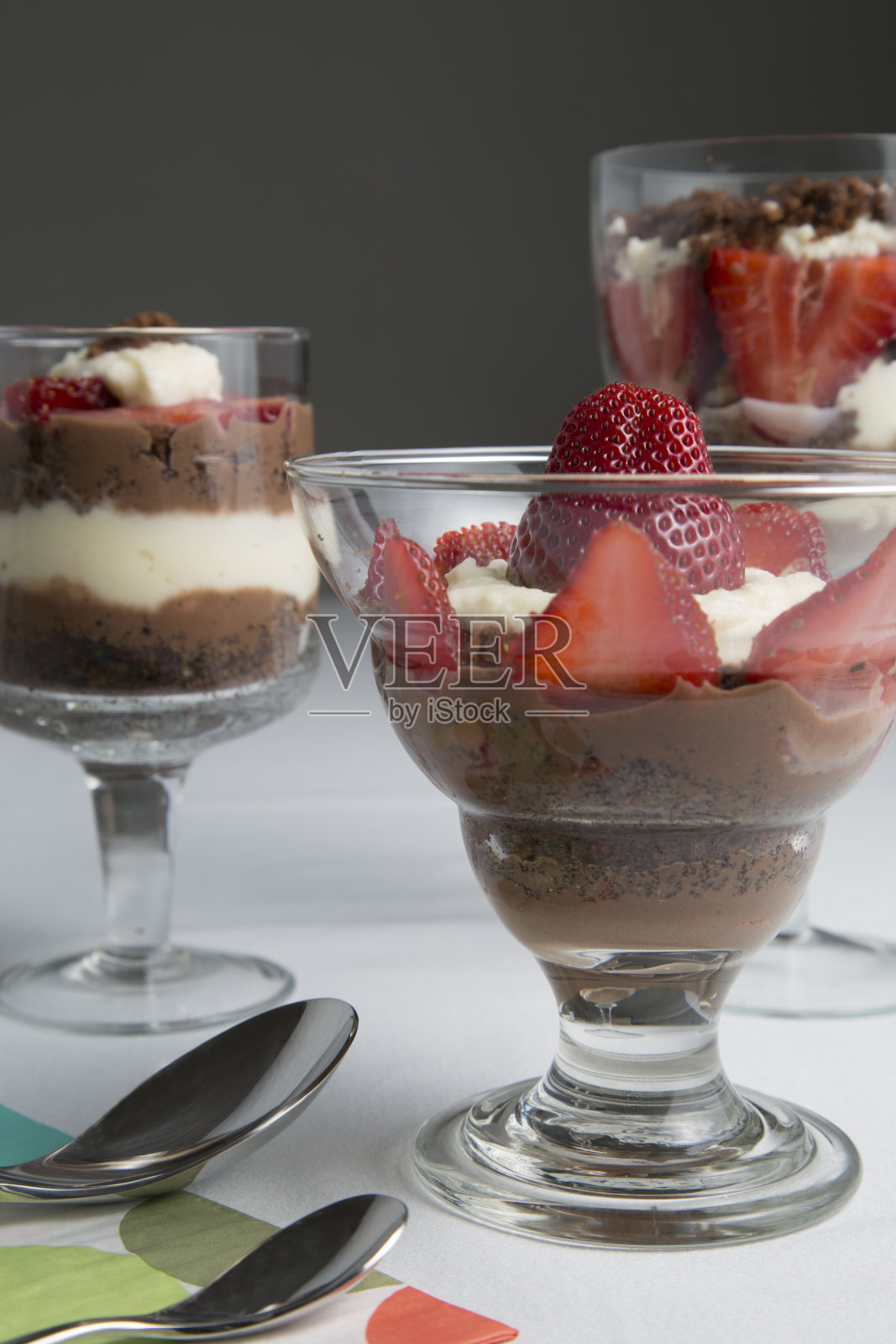 巧克力草莓甜点照片摄影图片