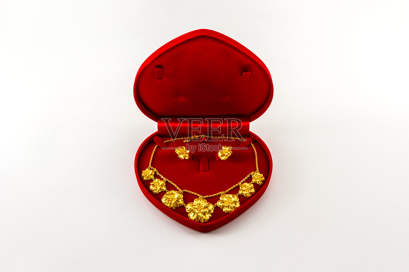 给新娘的结婚金饰。照片摄影图片