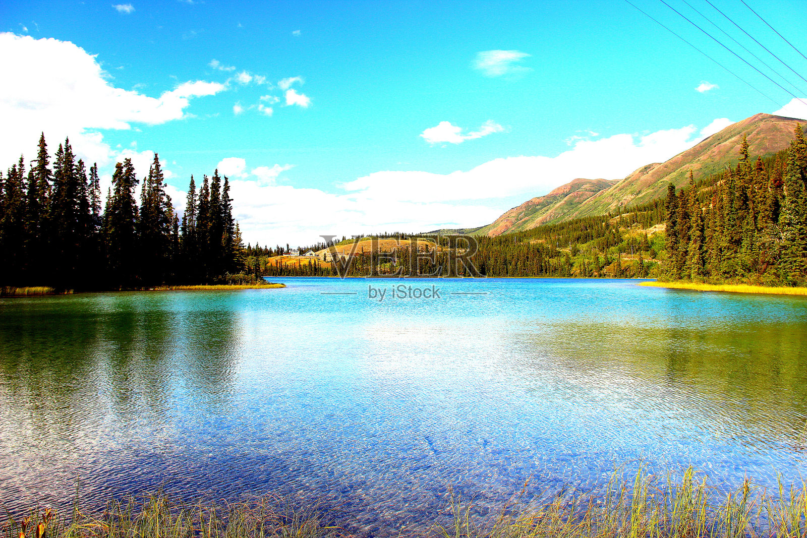 青绿色的湖泊照片摄影图片