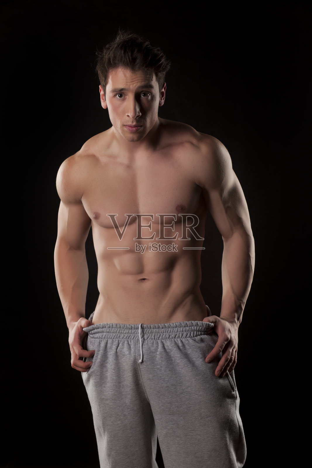 肌肉发达的男人照片摄影图片