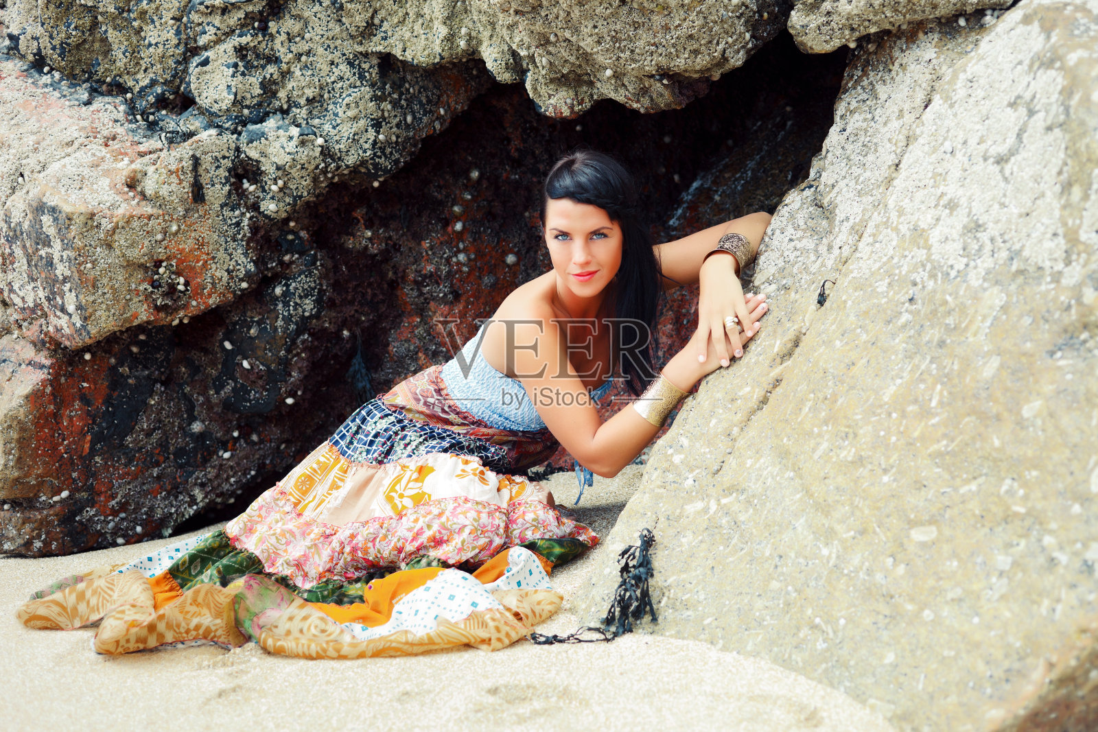 年轻漂亮女人的海滩肖像照片摄影图片