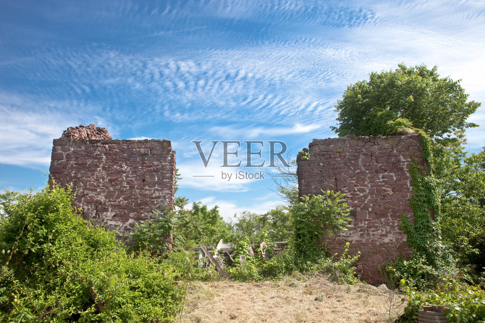 倒塌的房子照片摄影图片