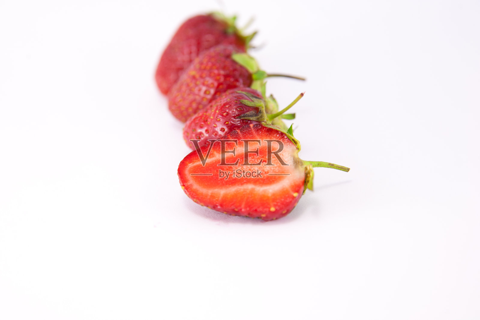 草莓孤立在白色上照片摄影图片