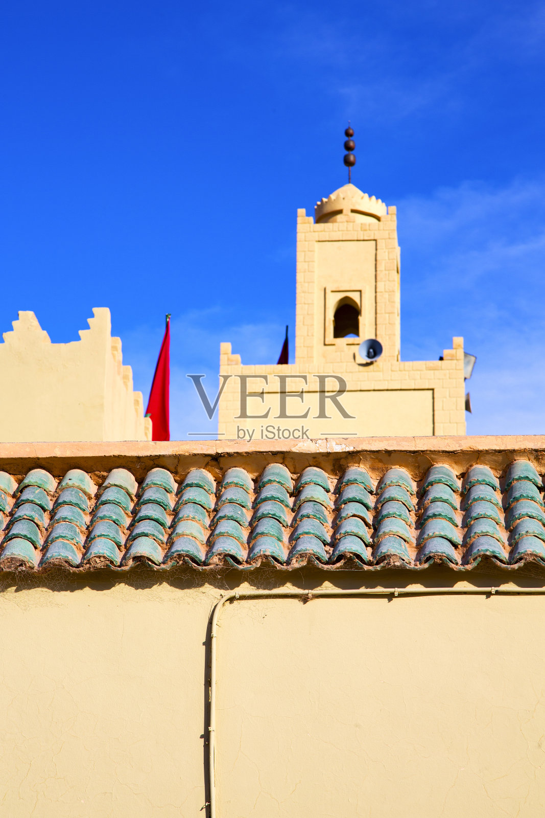 摩洛哥的历史象征是绿色屋顶瓦旗照片摄影图片