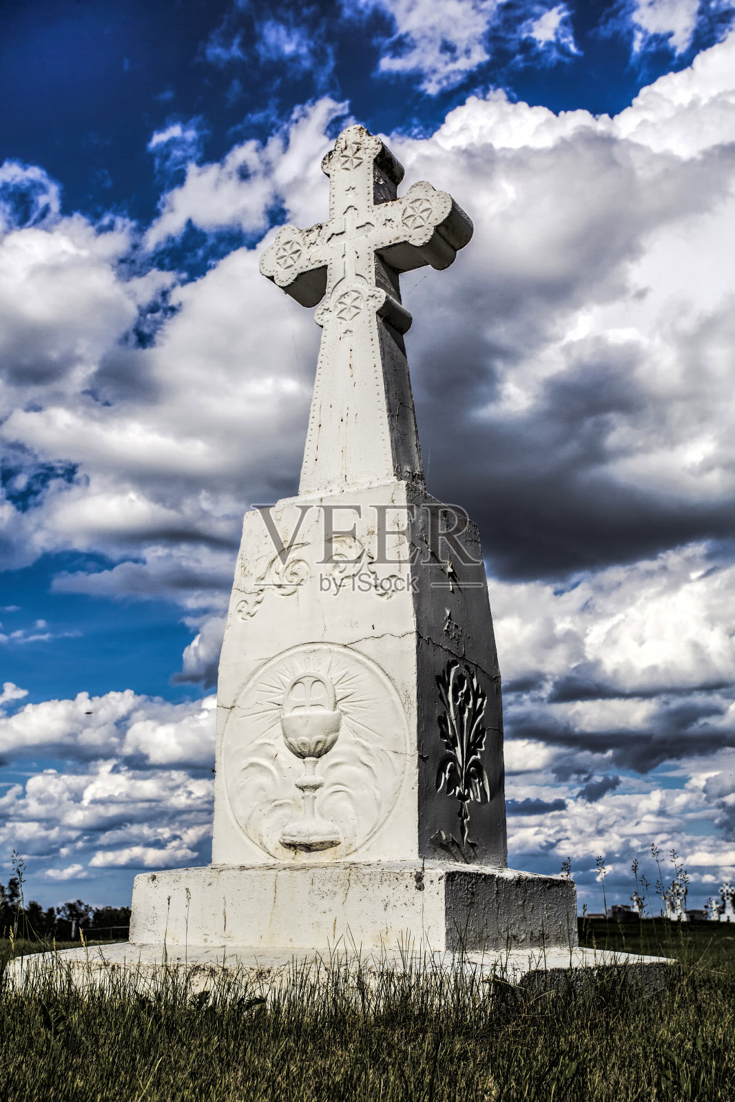 白色的石头十字架照片摄影图片