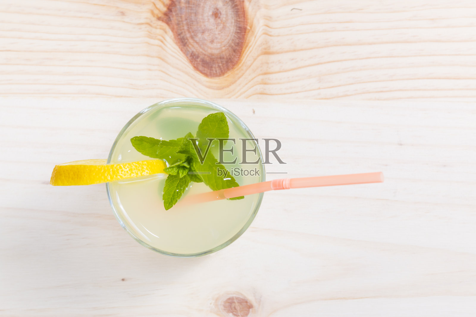 柠檬水的玻璃照片摄影图片