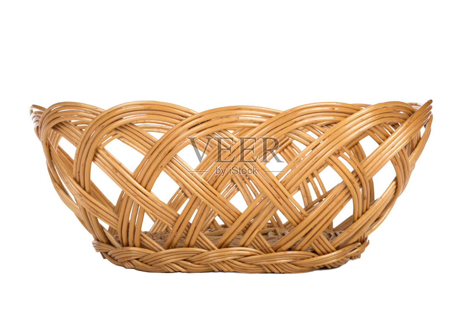 白色背景上的空木篮子照片摄影图片
