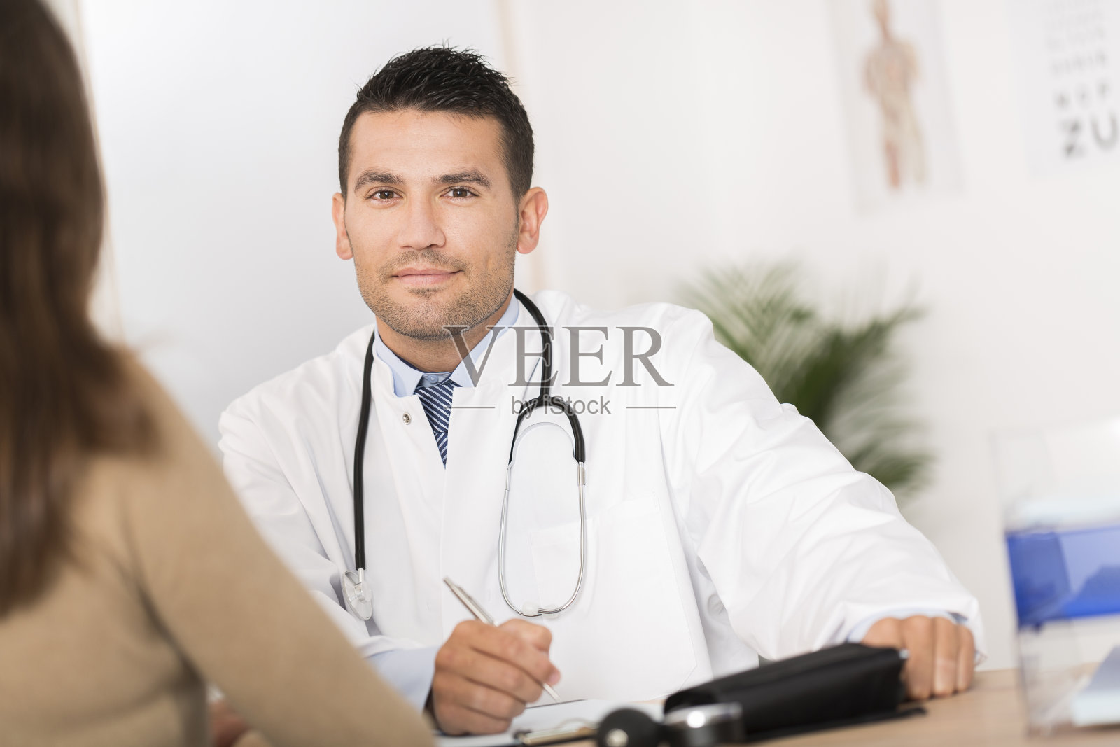 医生与病人照片摄影图片