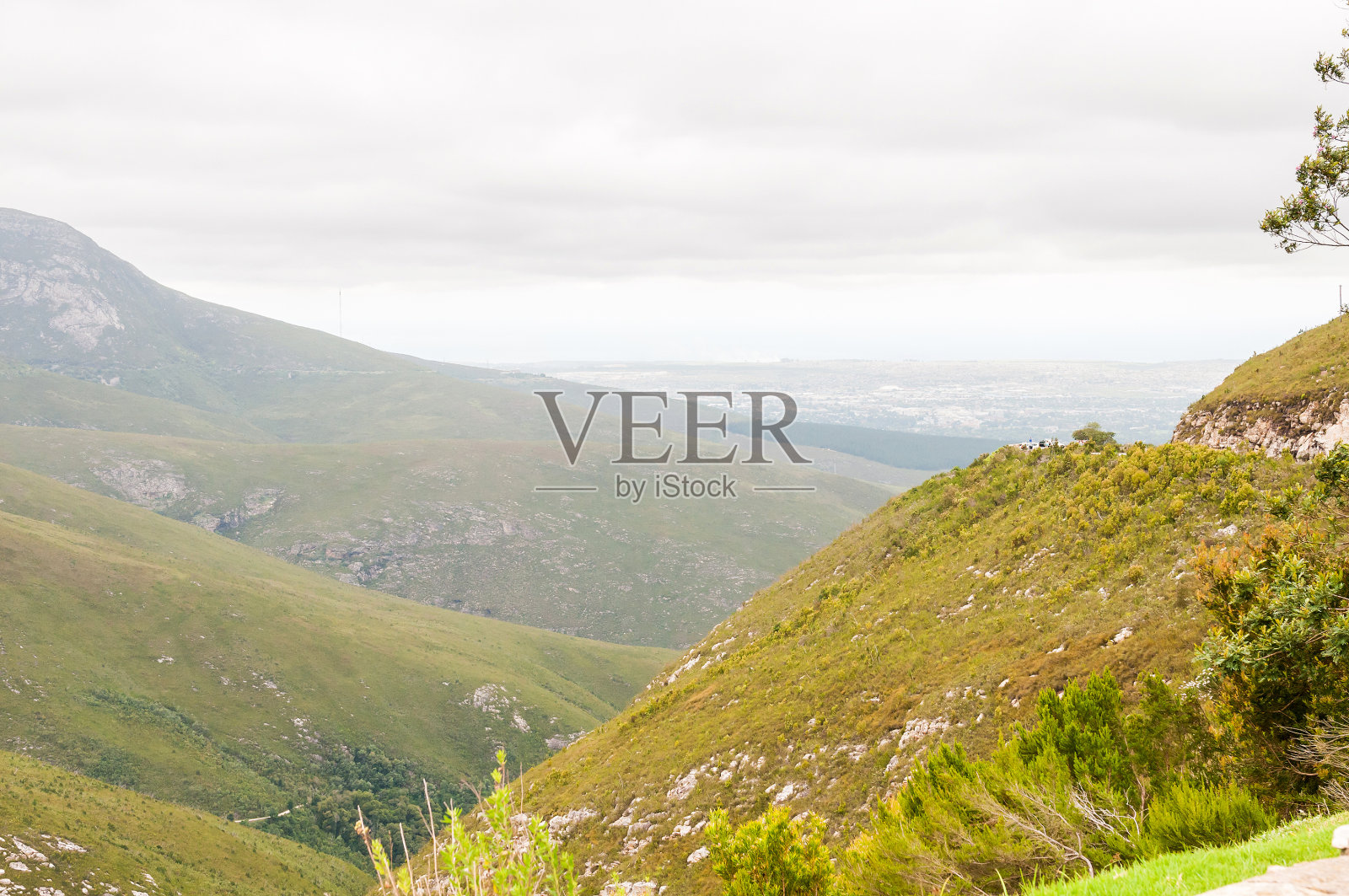 乌特尼夸山口的朦胧景色照片摄影图片