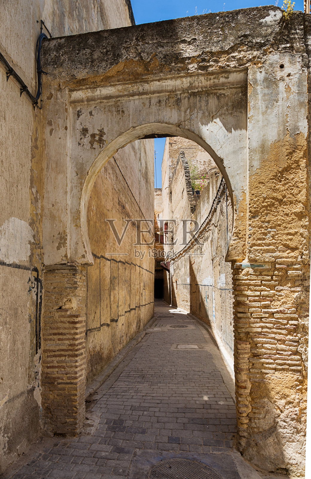 摩洛哥Fes medina的小巷。照片摄影图片