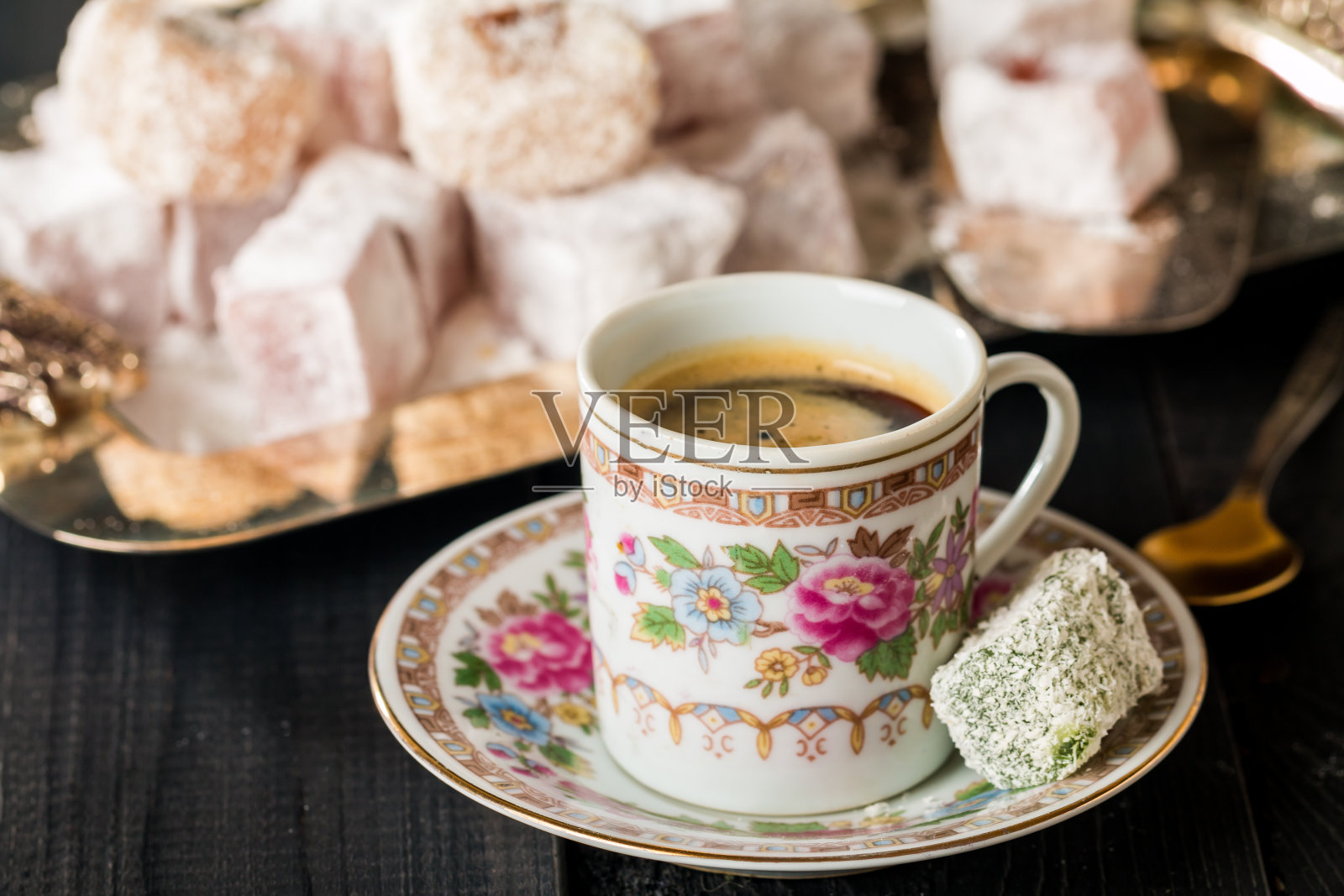 土耳其咖啡和土耳其软糖照片摄影图片