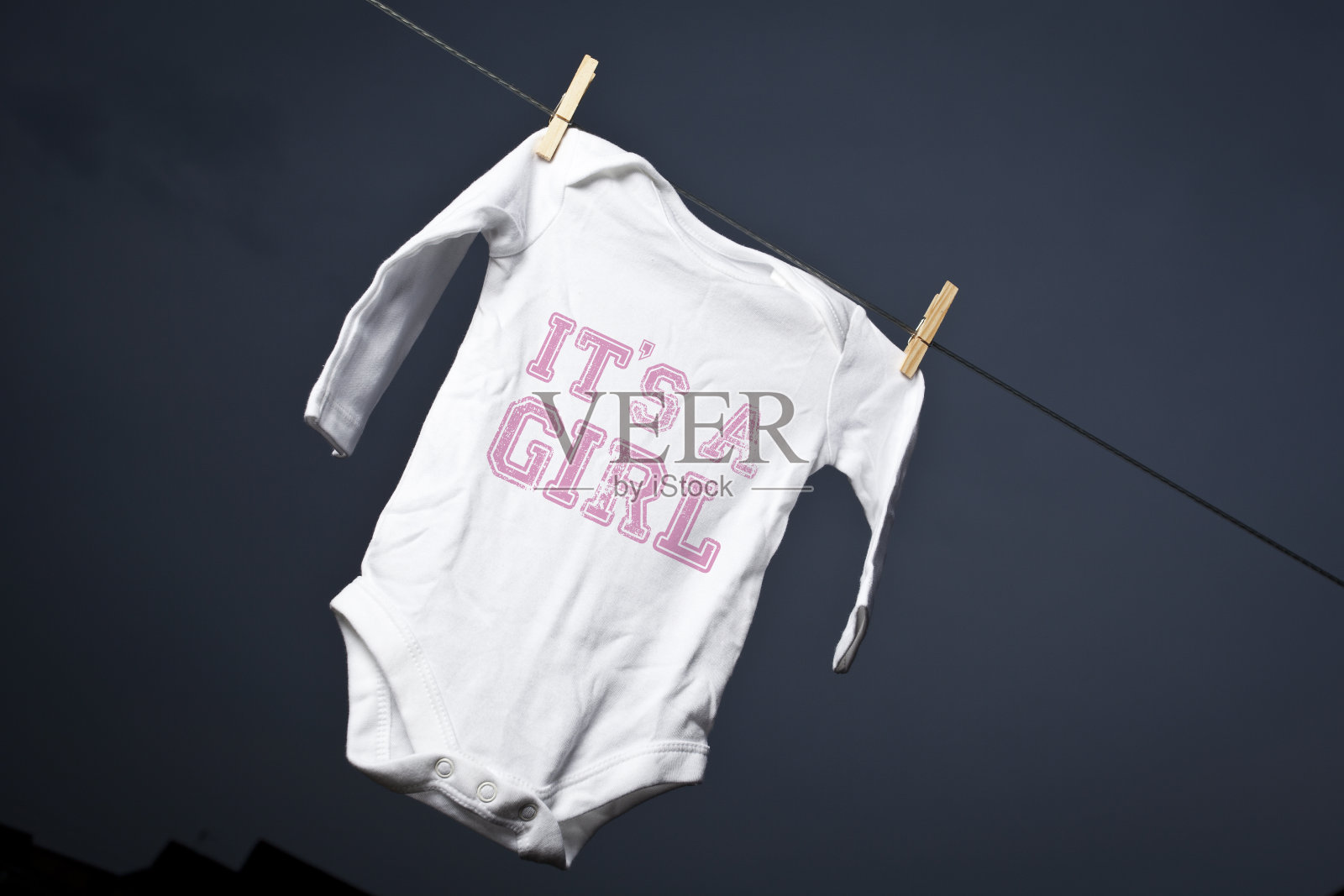 这是一个女孩!照片摄影图片