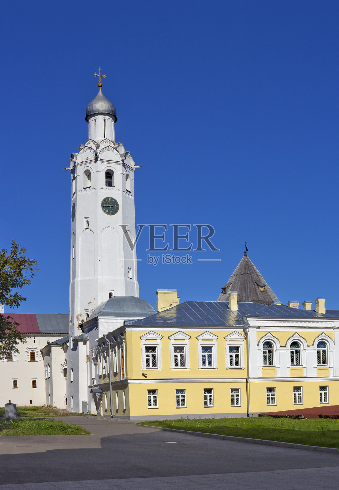 俄罗斯诺夫哥罗德克里姆林宫的钟楼照片摄影图片