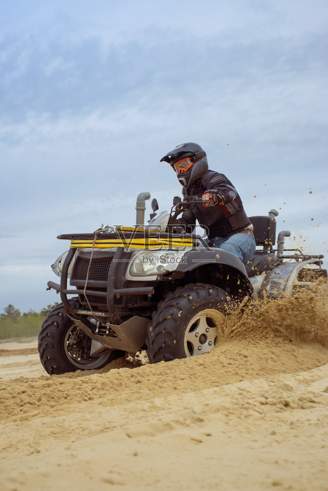 沙滩上的沙滩赛车。照片摄影图片