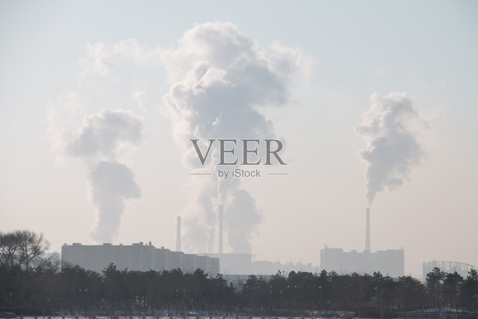 工厂的烟囱照片摄影图片